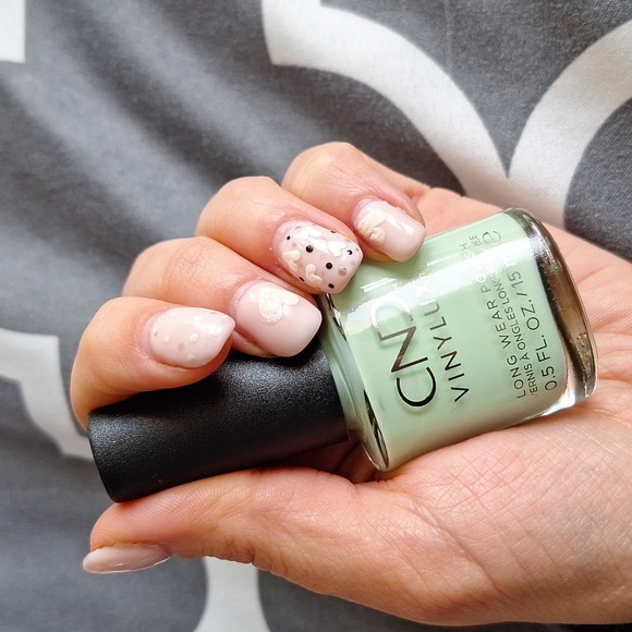 CND Vinylux polishes. - Picture 3 of 6
